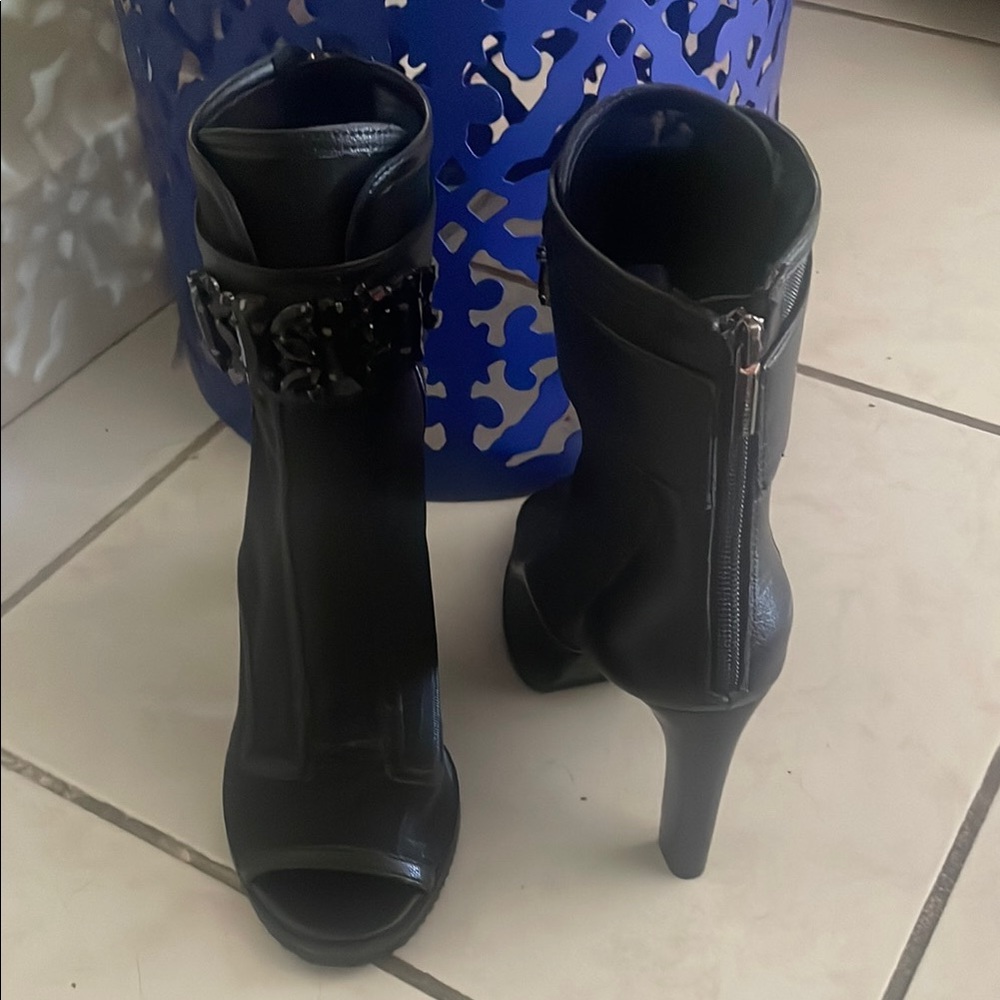 Karl Lagerfeld Black Heeled Boots Sleek Design